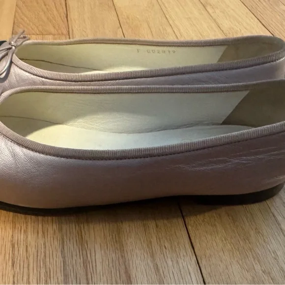 CHANEL Two-Tone Pink and Black Flats - Picture 3 of 4